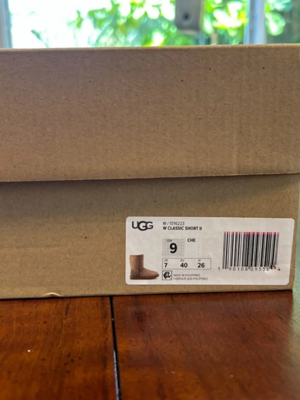BRAND NEW - NEVER WORN Women's Classic Short 2 Uggs Size Women's 9